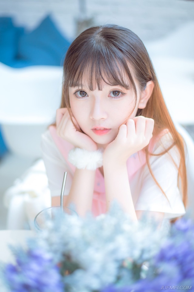 毕竟是新东西，便是邓贤一时间也想不出其中的弊端，同样也被庞统画出的画饼给迷住了眼睛。